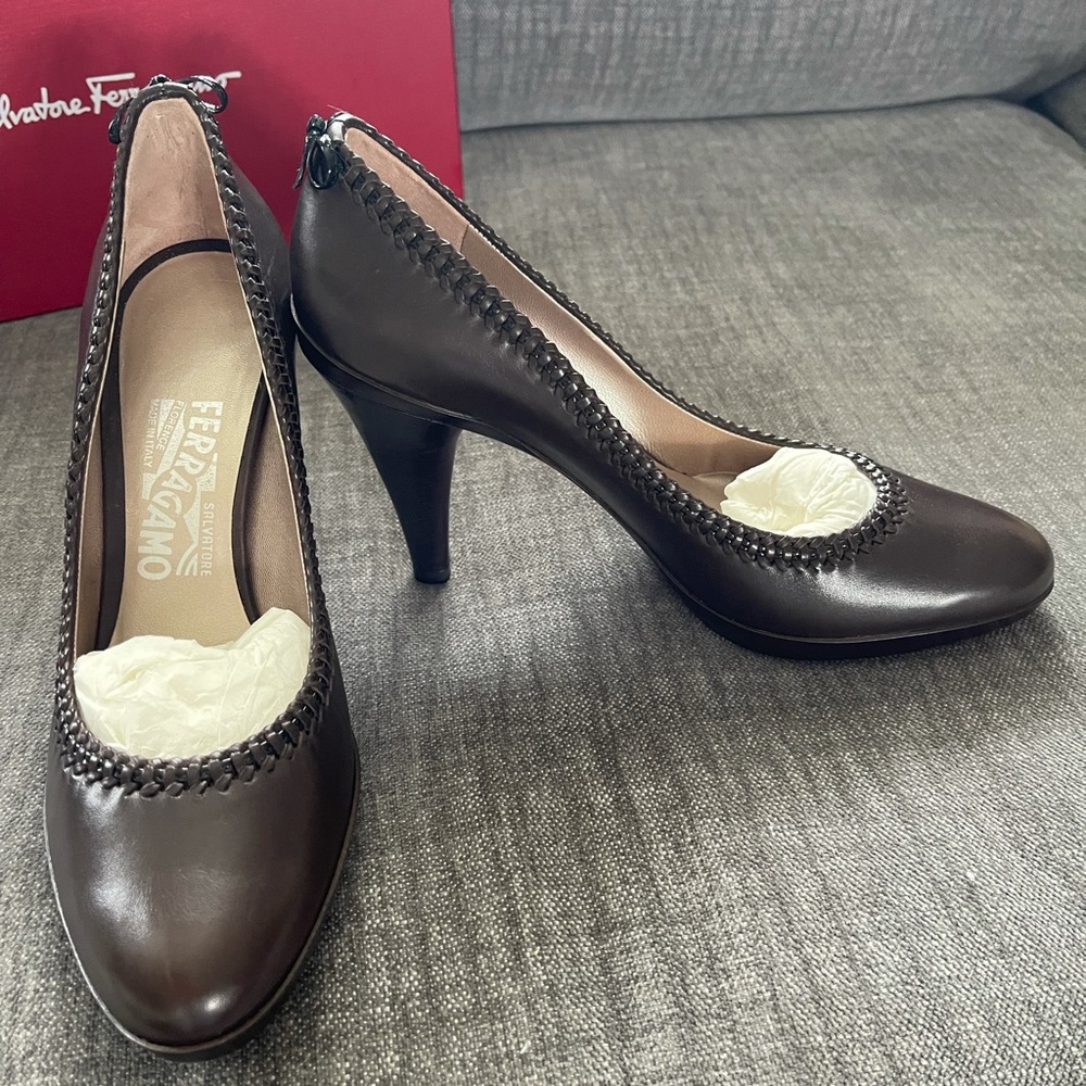 New! Authentic Salvatore Ferragamo Brown Leather Heels